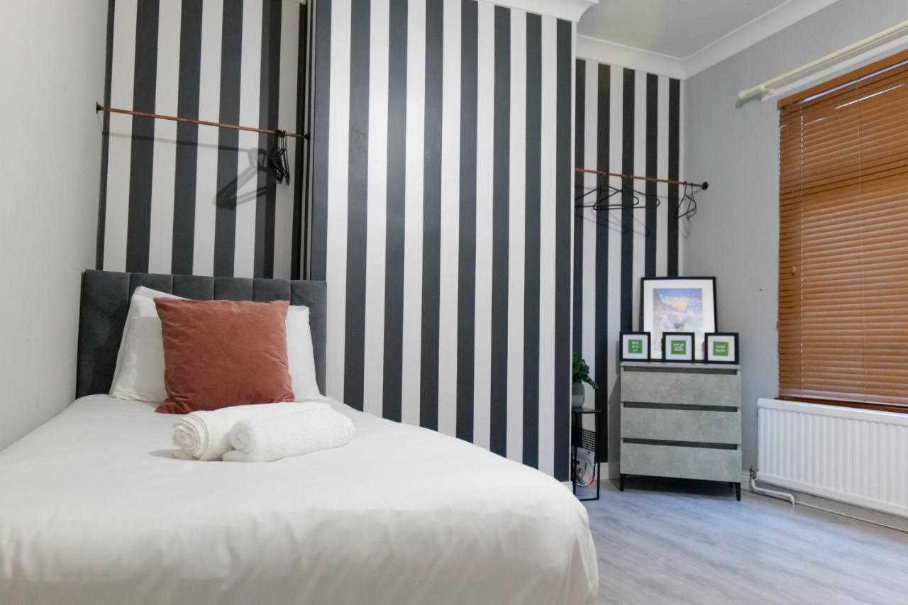 Broadway Belfast! Central Location! Sleeps 6! المظهر الخارجي الصورة