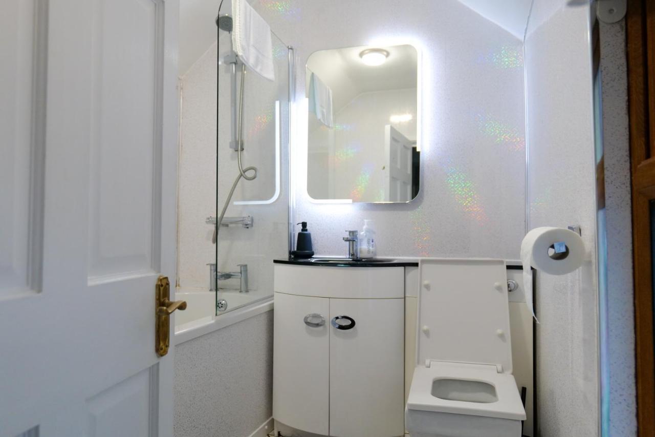 Broadway Belfast! Central Location! Sleeps 6! المظهر الخارجي الصورة